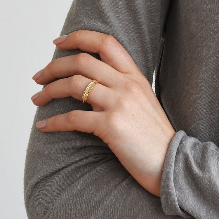 Dámský snubní prsten s diamanty 77083