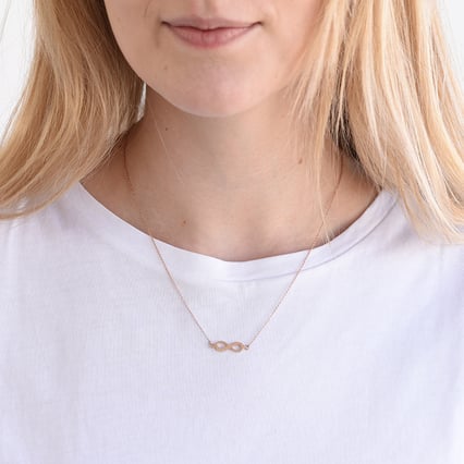 Zlatý náhrdelník s motivem nekonečna Infinity