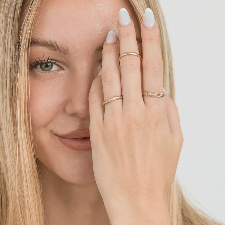 Půlkulaté snubní prsteny ze zlata v barvě hazelnut Ebie 163733