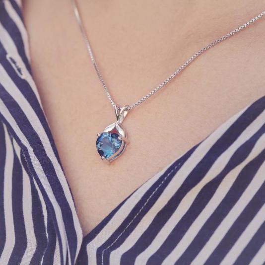 Topazový srdíčkový náhrdelník 14801