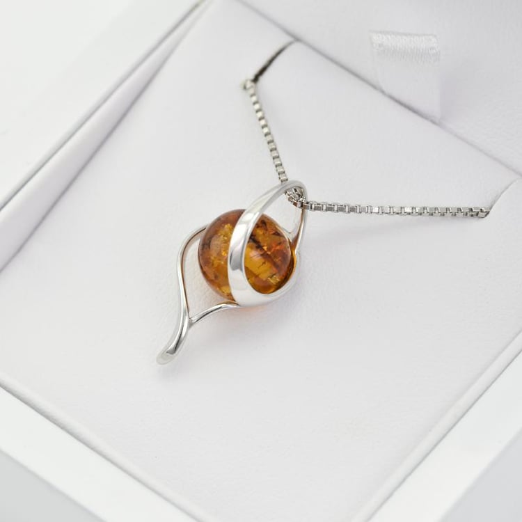 Stříbrný elegantní náhrdelník s jantarem Helga 18604