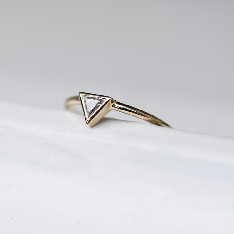 Zlatý prsten s certifikovaným trillion diamantem 49119