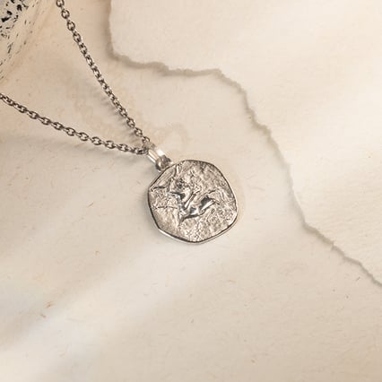 Stříbrný přívěsek se symboly znamení zvěrokruhu Střelec