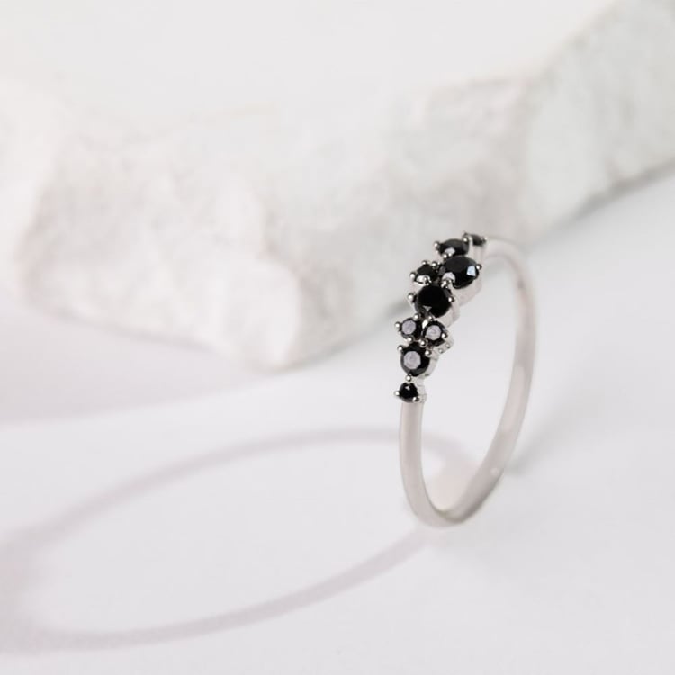 Cluster prsten z bílého zlata s černými diamanty Isolde 164408