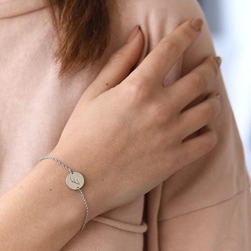 Stříbrný náramek s diamantem a s gravírem písmene Dian