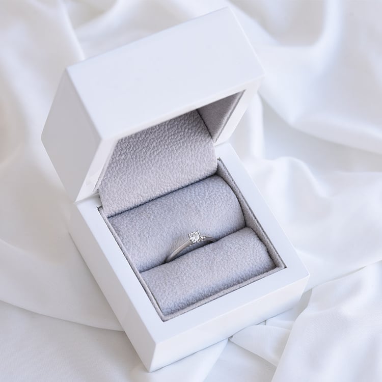 Diamantový prsten z bílého zlata 84792