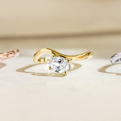 Zásnubní prsten s oválným lab-grown diamantem Carrie