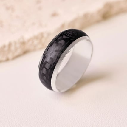 Plochý snubní prsten z karbonu a stříbra Robin