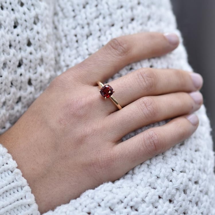 Prsten ze žlutého zlata se spinelem 44584