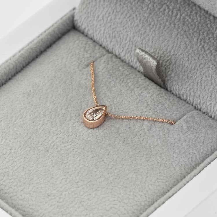 Náhrdelník s diamantem 38428