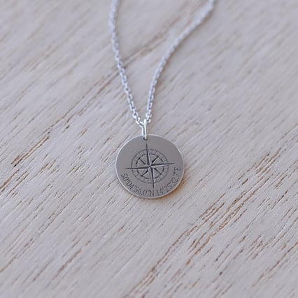 Zlatý přívěsek s gravírem souřadnic dle vlastního výběru Naira