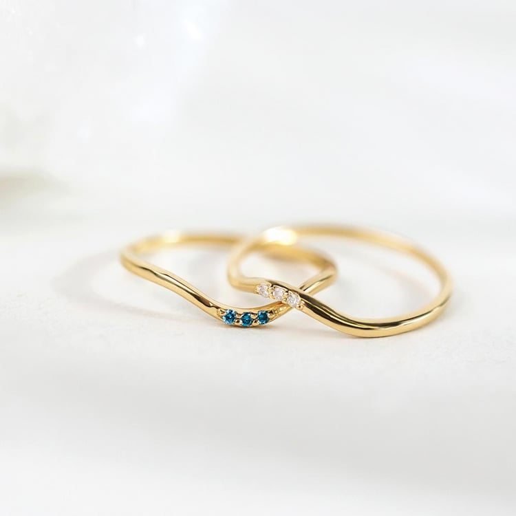 Stříbrný vykrojený prsten se třemi diamanty Cason 157755