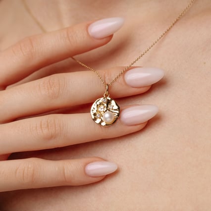 Stříbrný perlový přívěsek s bílými topazy Alex