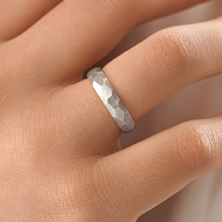 Matné tepané snubní prsteny ze zlata Zvezda 156816