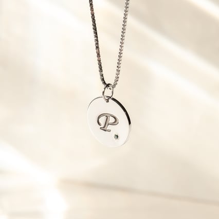 Zlatý přívěsek s modrým diamantem a gravírem dle vaší volby Cassius