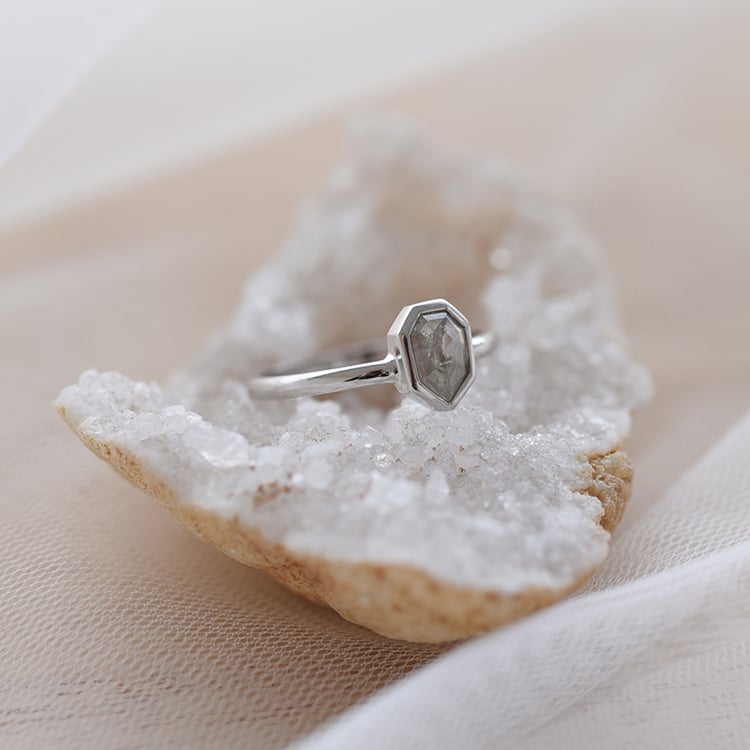 Prsten s salt´n´pepper diamantem 60875