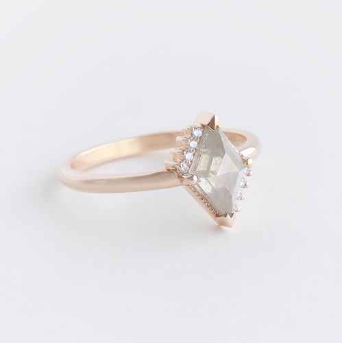 Prsten lozenge se salt and pepper diamantem a lab-grown diamanty Talley