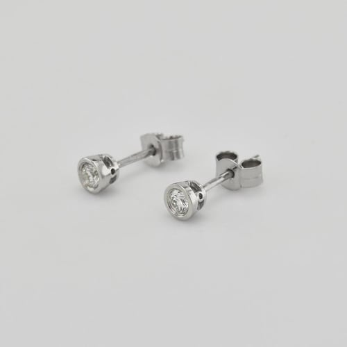 Náušnice s bezel osazenými diamanty Jacie