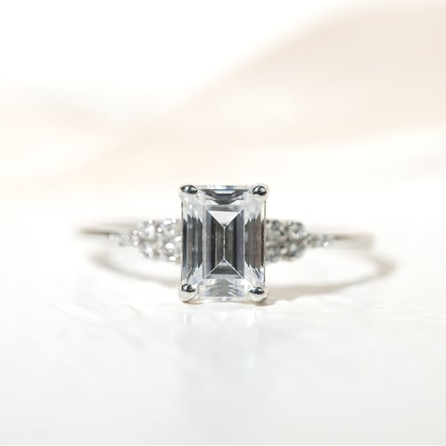 Zásnubní prsten s emerald moissanitem Adva