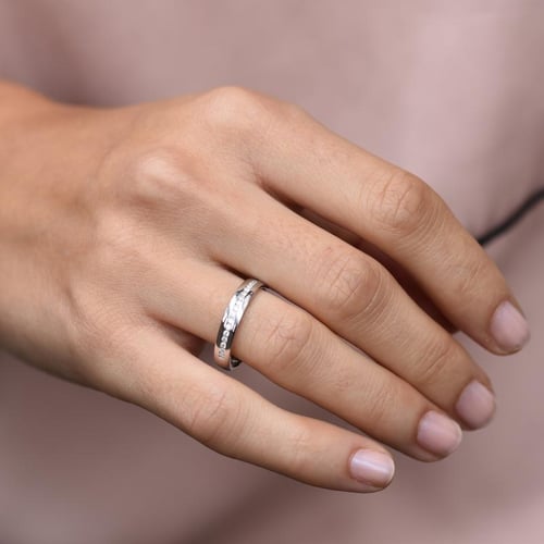 Zlaté snubní prsteny eternity s lab-grown diamanty a komfortní pánský Tiall