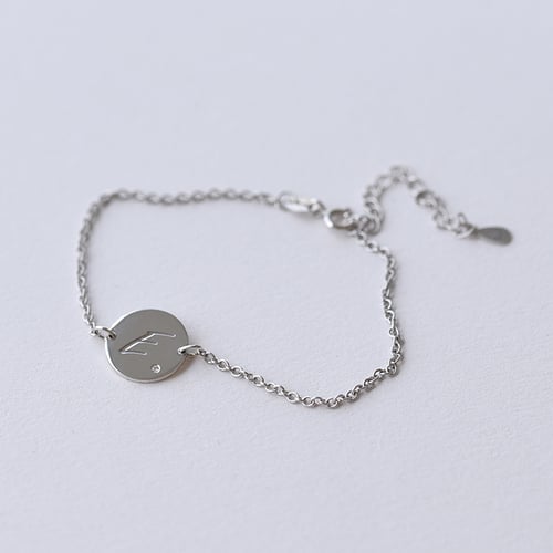 Stříbrný náramek s diamantem a s gravírem písmene Dian