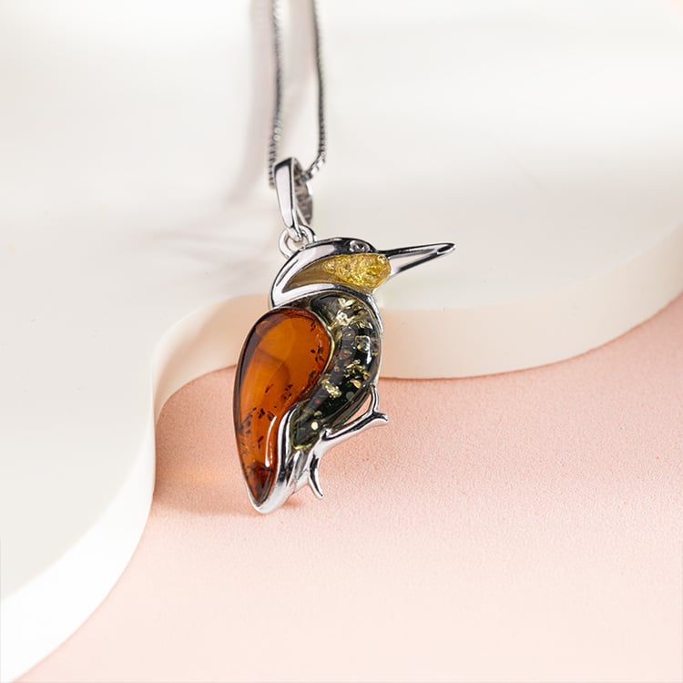 Stříbrný jantarový přívěsek ve tvaru kolibříka Burun 150757