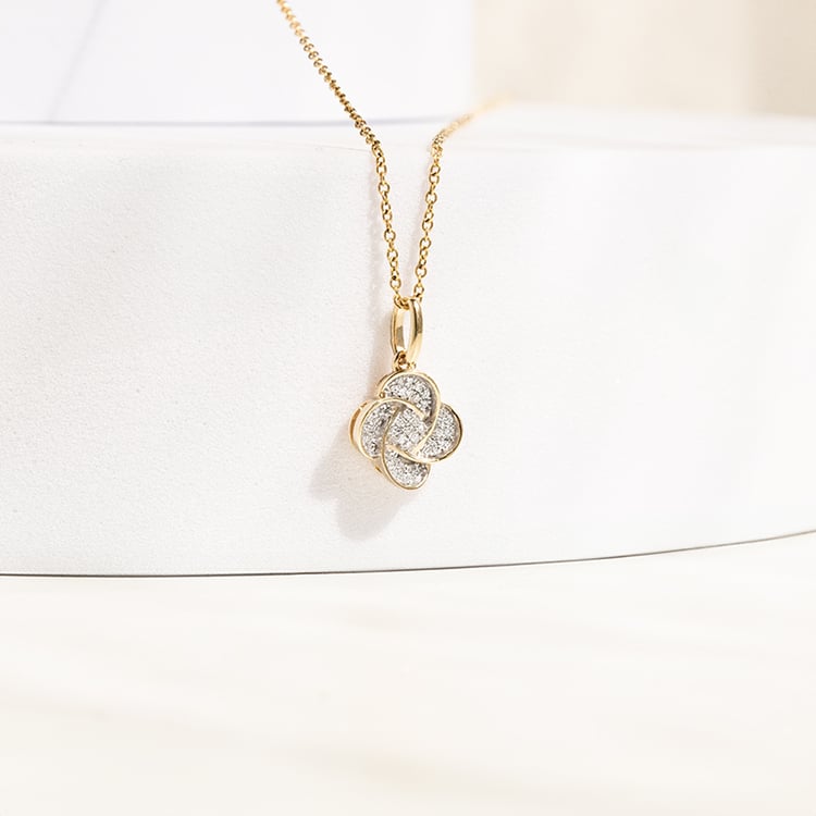 Diamantový přívěsek ve tvaru květu Alde 142331