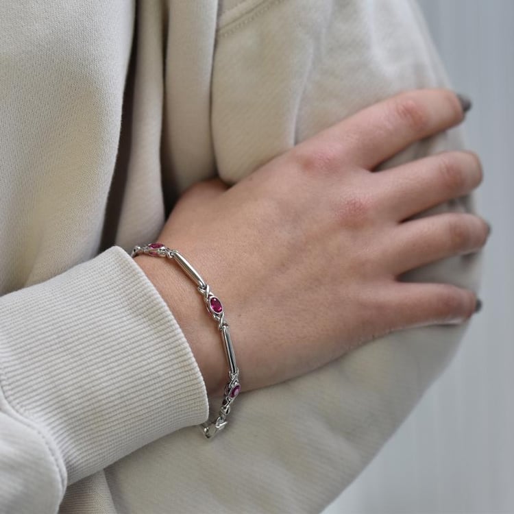 Náramek s rubíny 17981