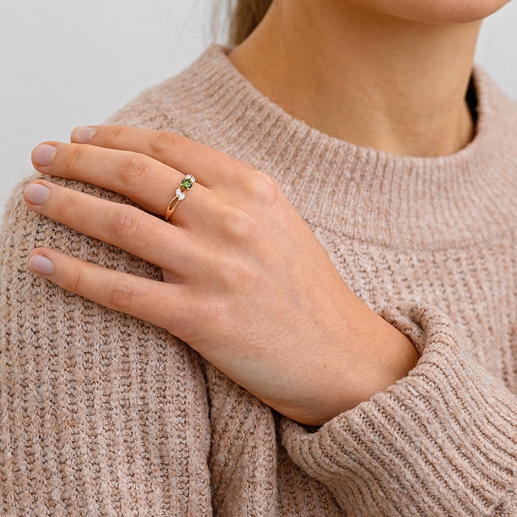 Zásnubní prsten se zeleným diamantem a marquise lab-grown diamanty Halym 133228