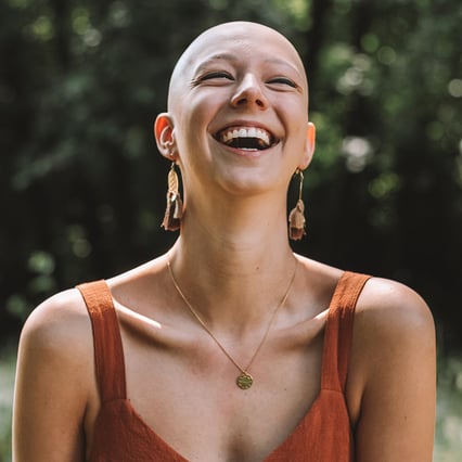 Stříbrný pozlacený přívěsek z kolekce #ZaNormalniHolky s gravírem I shine