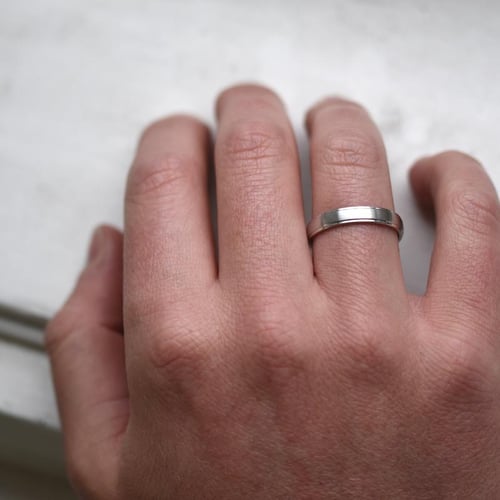 Zlaté snubní prsteny se třemi diamanty Xoana