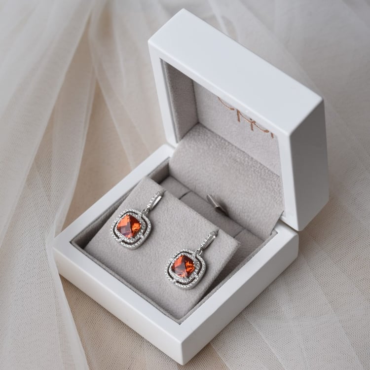 Safír ve stříbrných náušnicích 65799