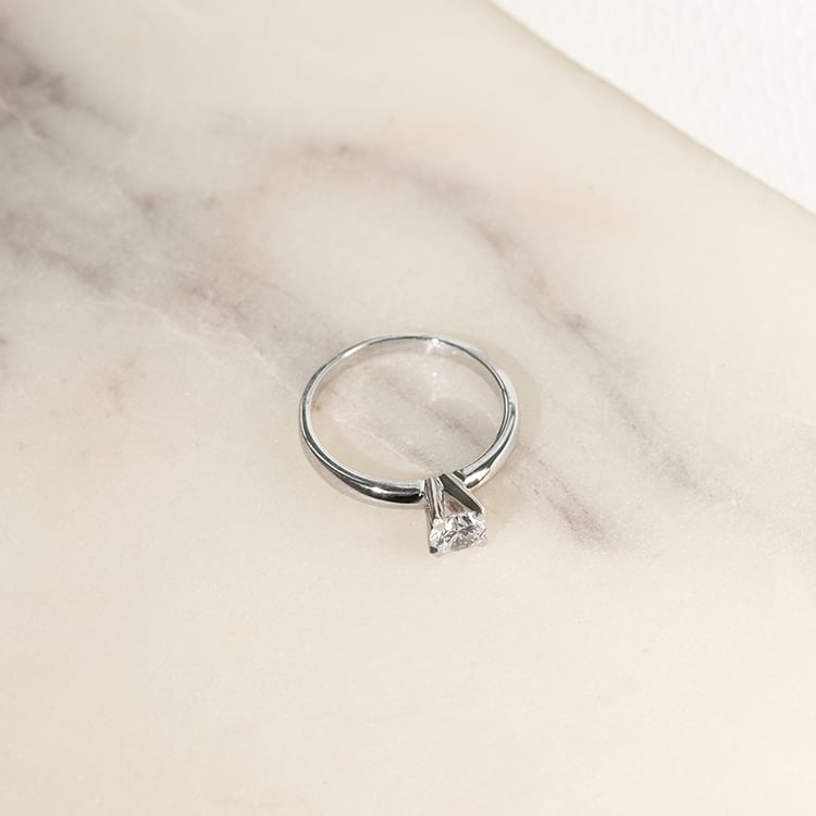 Zásnubní prsten s moissanitem Lopa 136788