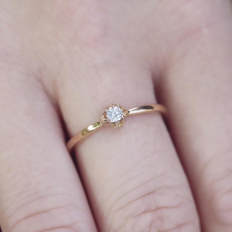 Zlatý prsten s diamantem 11797