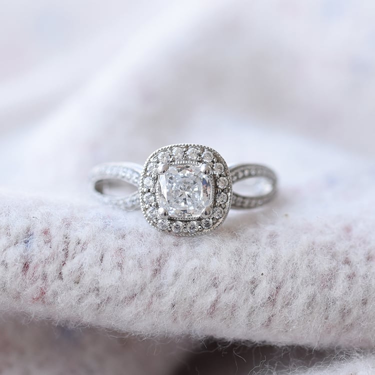 Zlatý diamantový prsten 60914