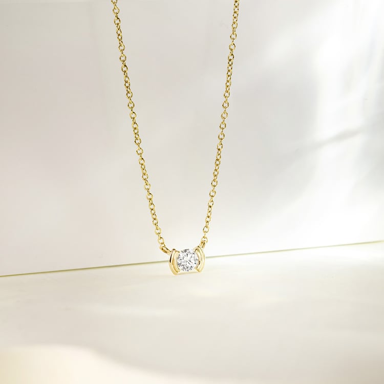 Minimalistický zlatý přívěsek s diamantem Gosta 161623