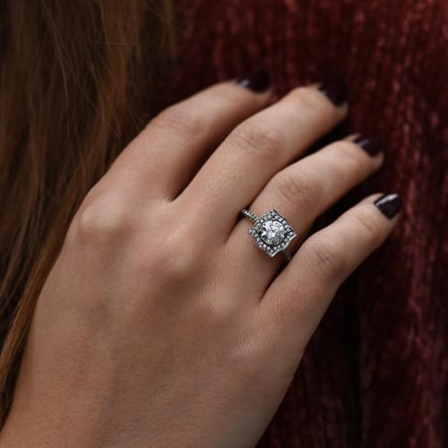 Extravagantní zásnubní diamantový prsten v halo stylu Olva