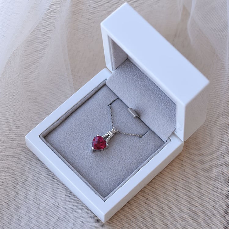 Přívěsek ve tvaru srdce s rubínem 66282