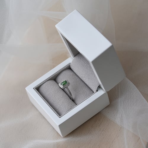 Zlatý prsten s emerald tsavorit granátem a diamanty Kanie