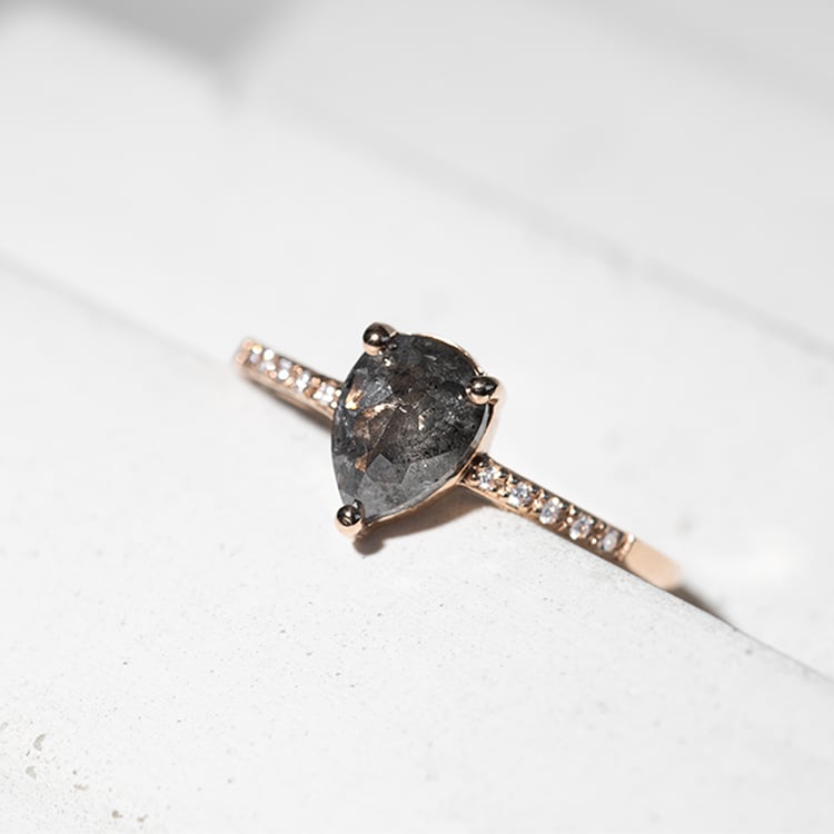 Set prstenů se salt and pepper diamantem a lab-grown diamanty Padma 128291