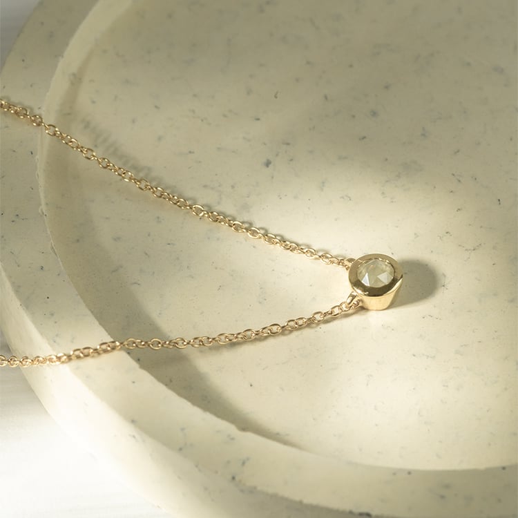 Jemný náhrdelník se salt and pepper diamantem Glosie 120802