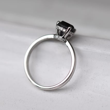 Prsten s černým a bílými diamanty Xela