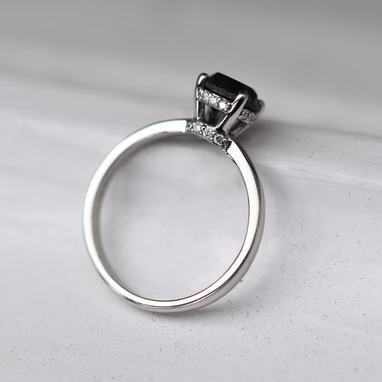 Zlatý zásnubní prsten s černým diamantem 48692