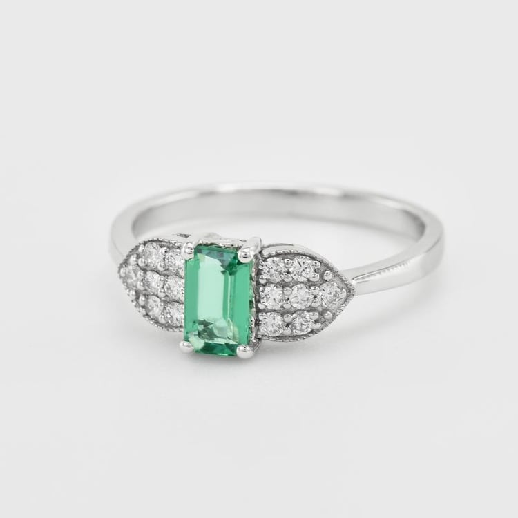Diamantový prsten se smaragdem 380