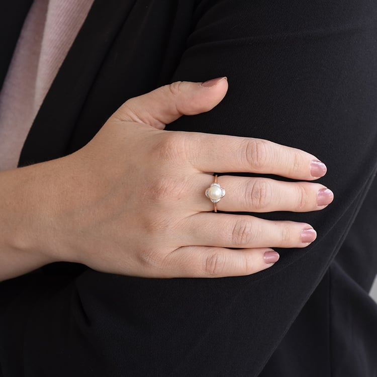 Zlatá perlová kolekce s diamanty ve tvaru květin Zahid 103555