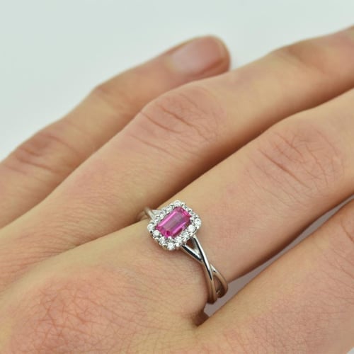 Zlatý prsten s emerald safírem a diamanty Hali