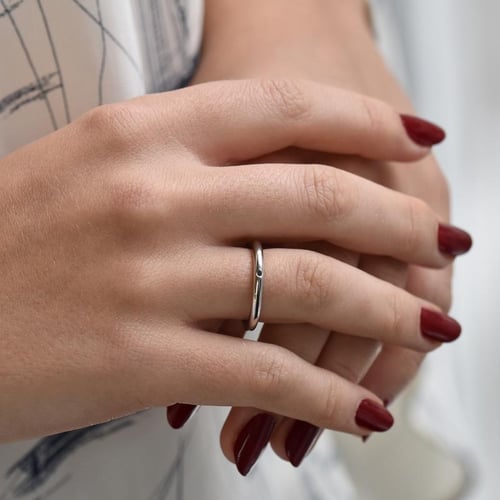 Zlaté minimalistické snubní prsteny s černým diamantem Alays