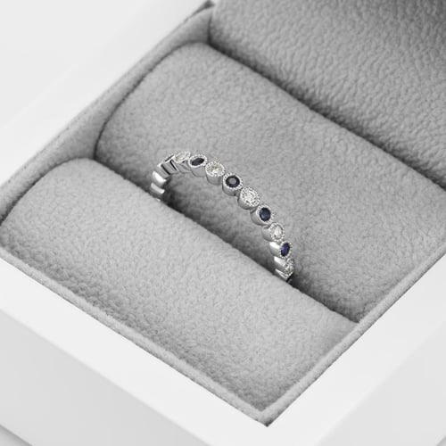 Zlatý eternity prsten s diamanty a modrými safíry Catalin