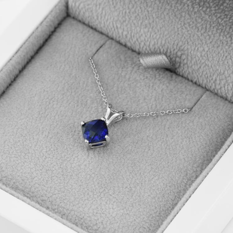 Náhrdelník s cushion safírem 14787