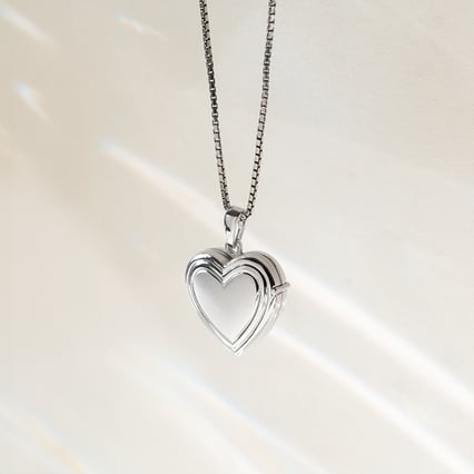 Stříbrný otevírací medailon srdce Bju